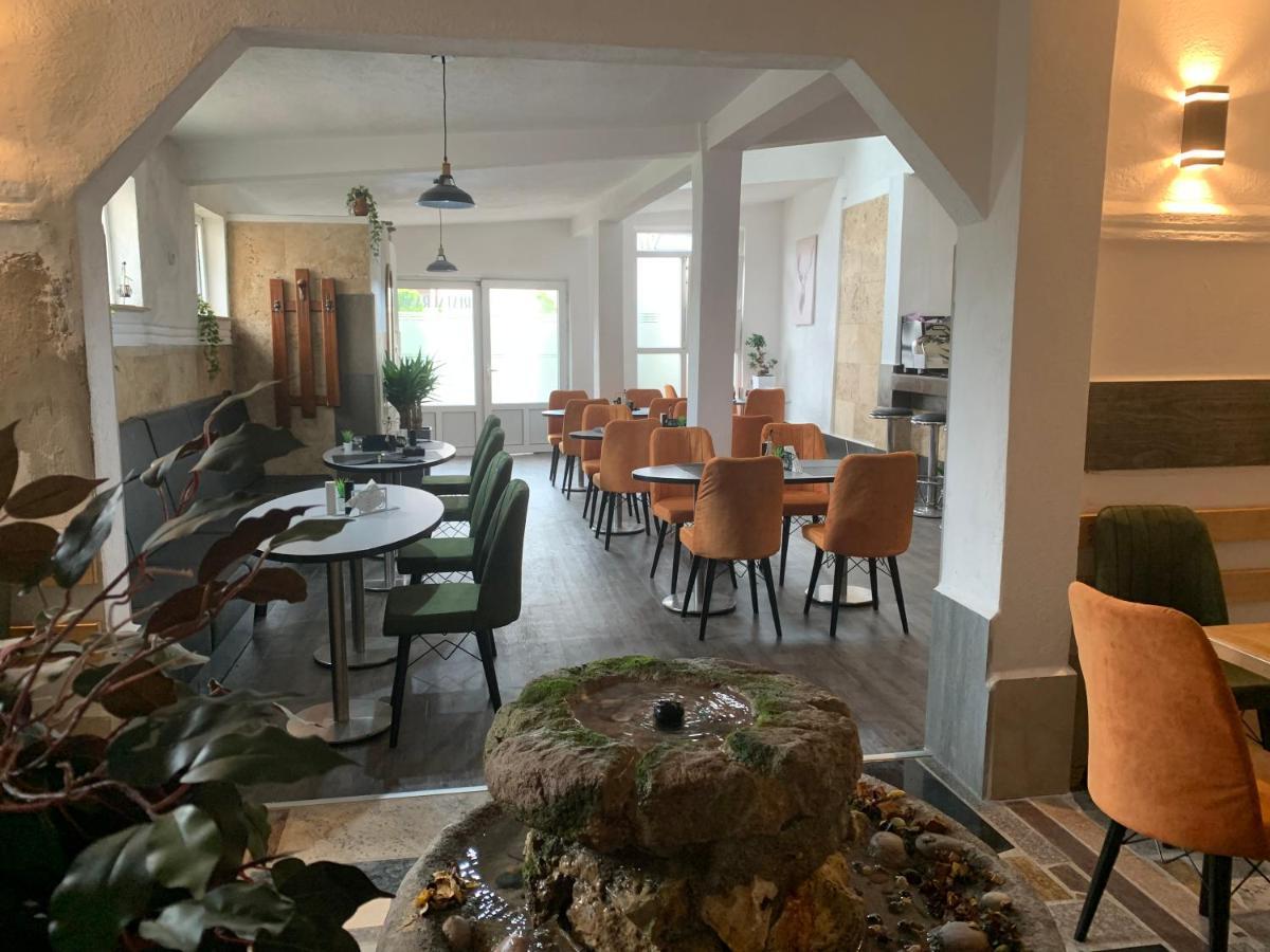 Apartmani & Restoran -S O K O- Sjenica Eksteriør bilde