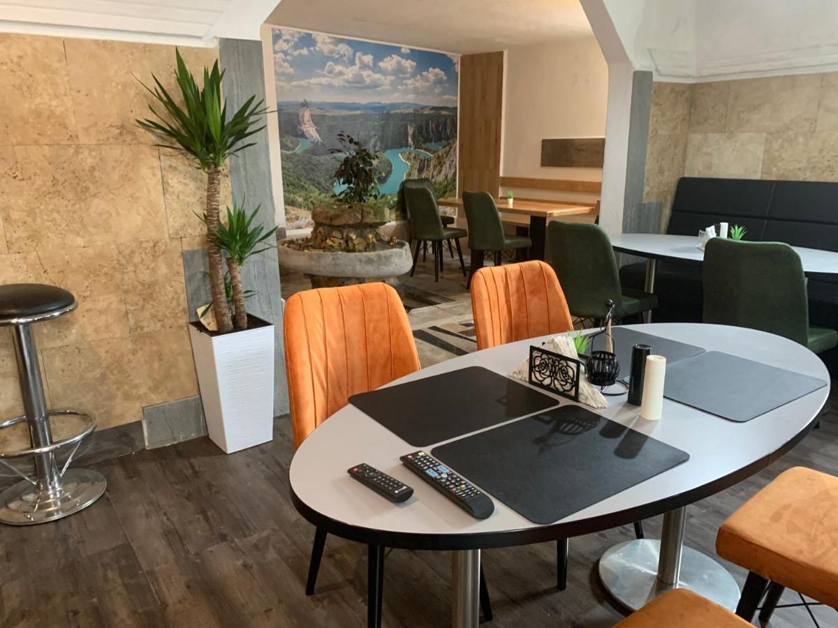 Apartmani & Restoran -S O K O- Sjenica Eksteriør bilde