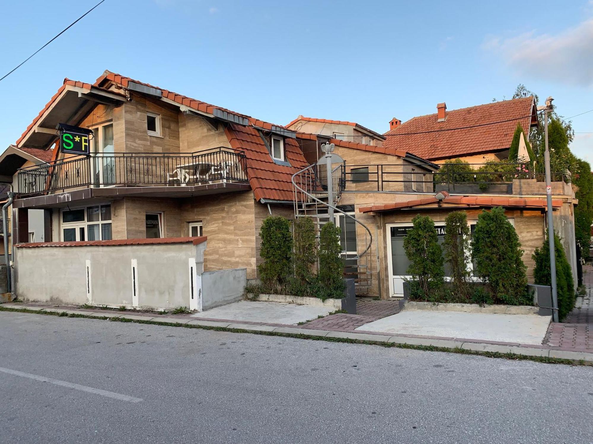 Apartmani & Restoran -S O K O- Sjenica Eksteriør bilde