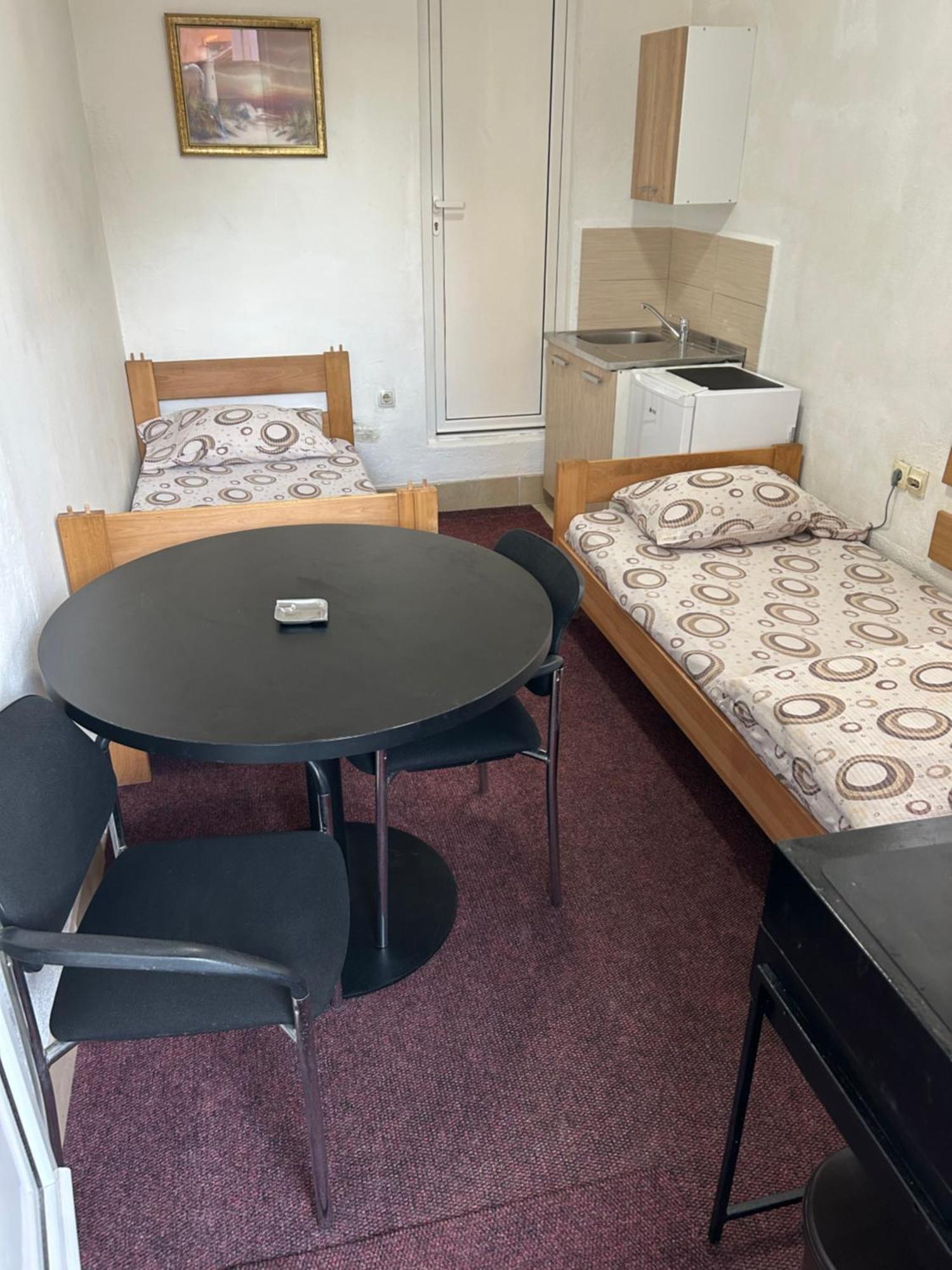 Apartmani & Restoran -S O K O- Sjenica Eksteriør bilde