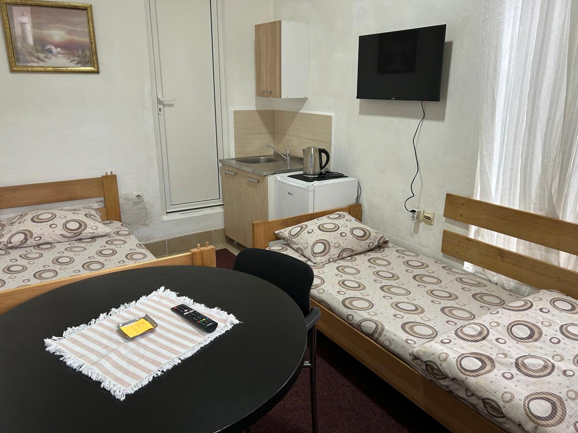 Apartmani & Restoran -S O K O- Sjenica Eksteriør bilde