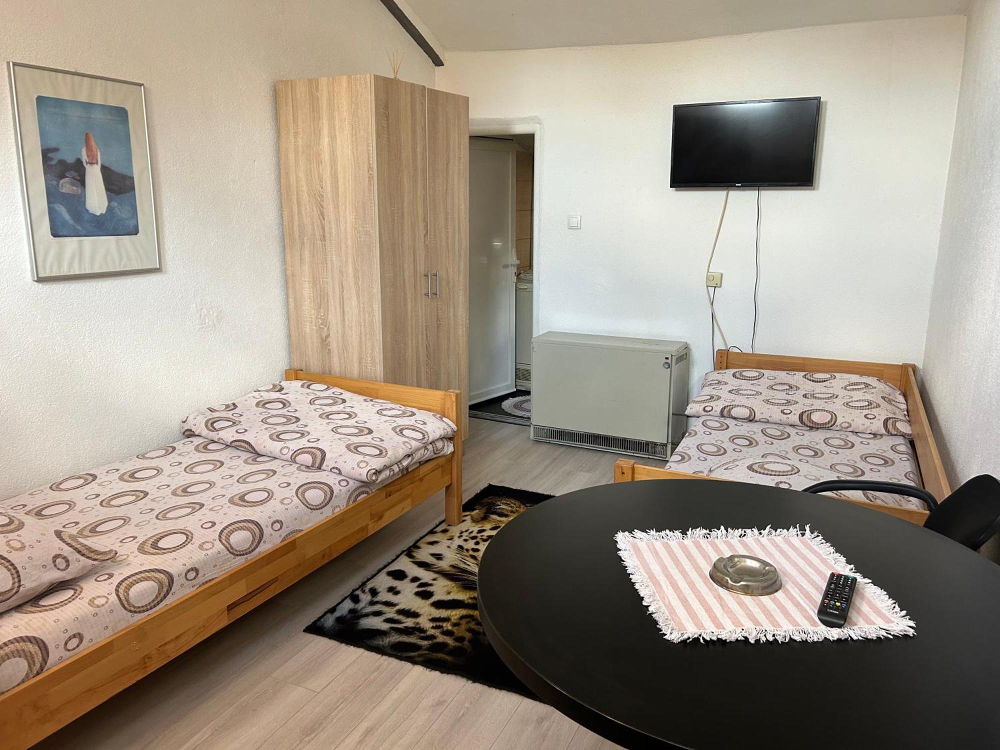 Apartmani & Restoran -S O K O- Sjenica Eksteriør bilde